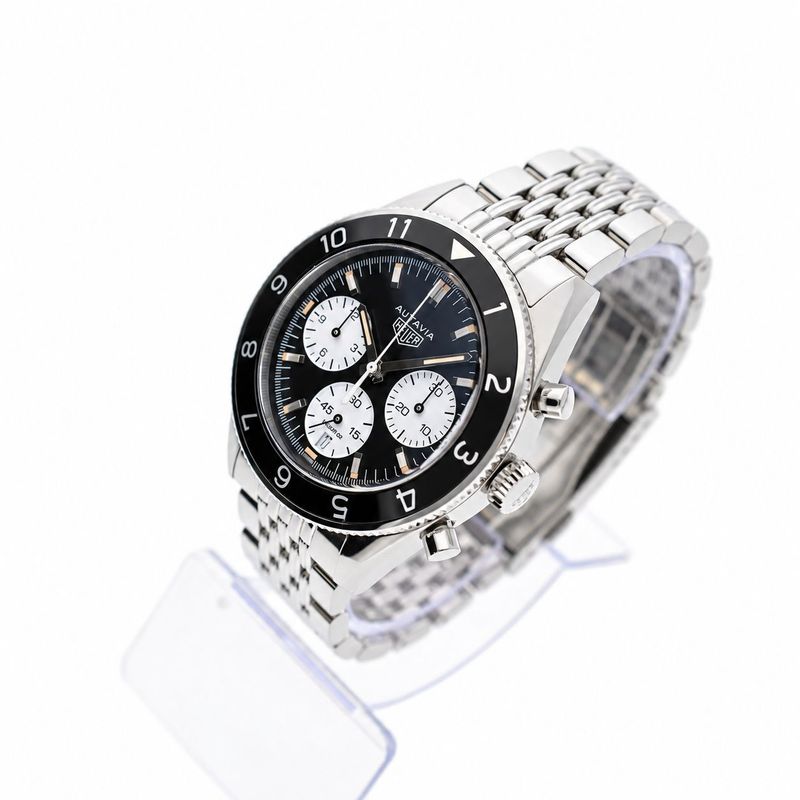 Image 3 of TAG Heuer Autavia Chronograph Cal.02 CBE2110.BA0687; Automatic Men's Watch