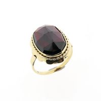 Vintage Gold Ring with Garnet