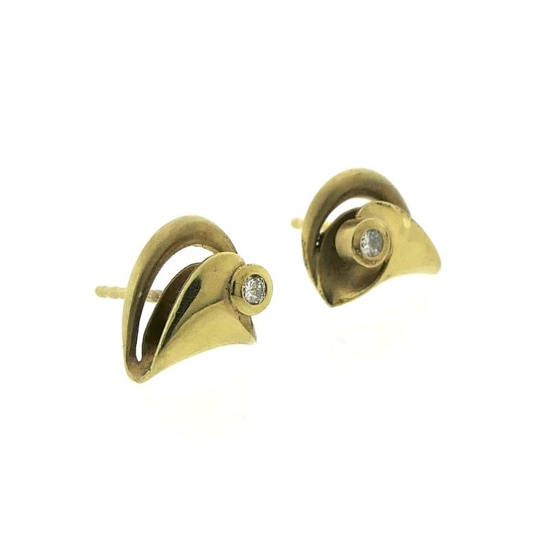 Image 6 of Gold stud earrings with diamond; 0.05 ct.