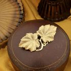Image 5 of Gold brooch with two leaves