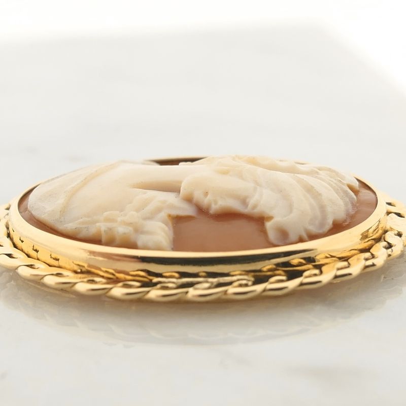 Image 6 of Gold pendant with cameo