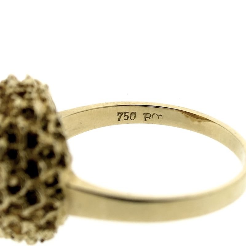 Image 7 of 18 carat gold ring with chrysoprase