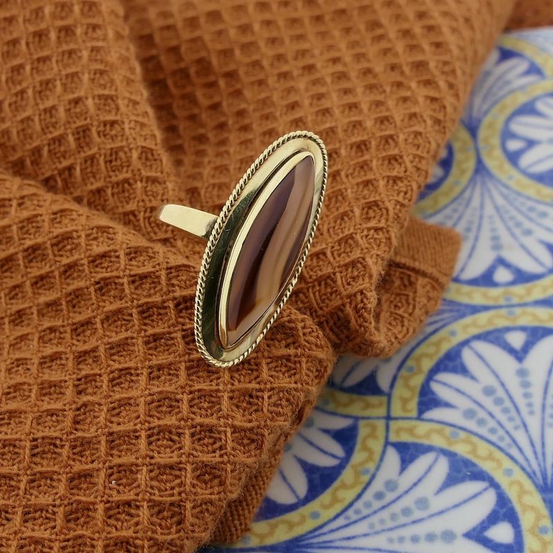 Image 2 of Vintage gold ring with agate