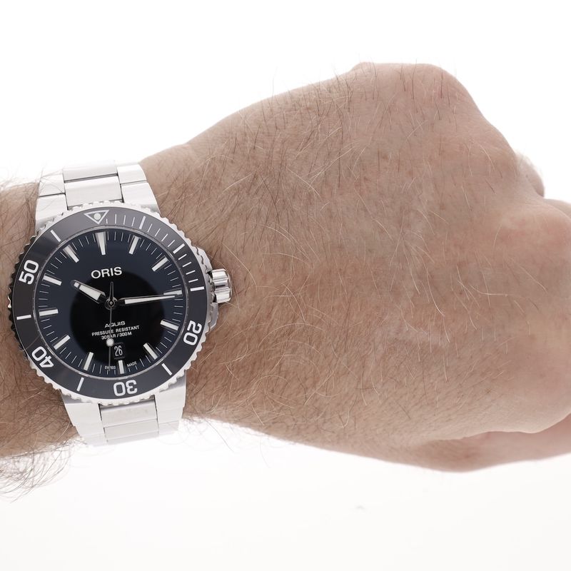 Image 16 of Oris Aquis Date 01.733.7730.4134; Automatic men's diving watch