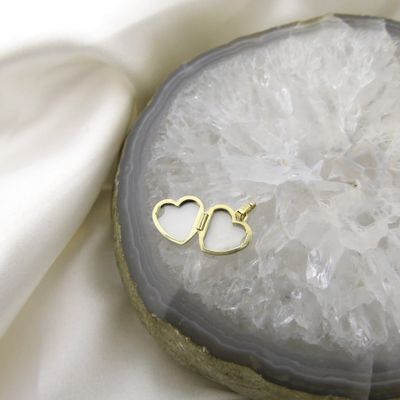 Image 2 of Gold medallion pendant as a heart