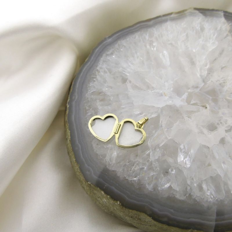 Image 2 of Gold medallion pendant as a heart