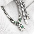 Afbeelding 12 van Witgouden visgraat schakelcollier met smaragd en diamanten; 0,77 ct.