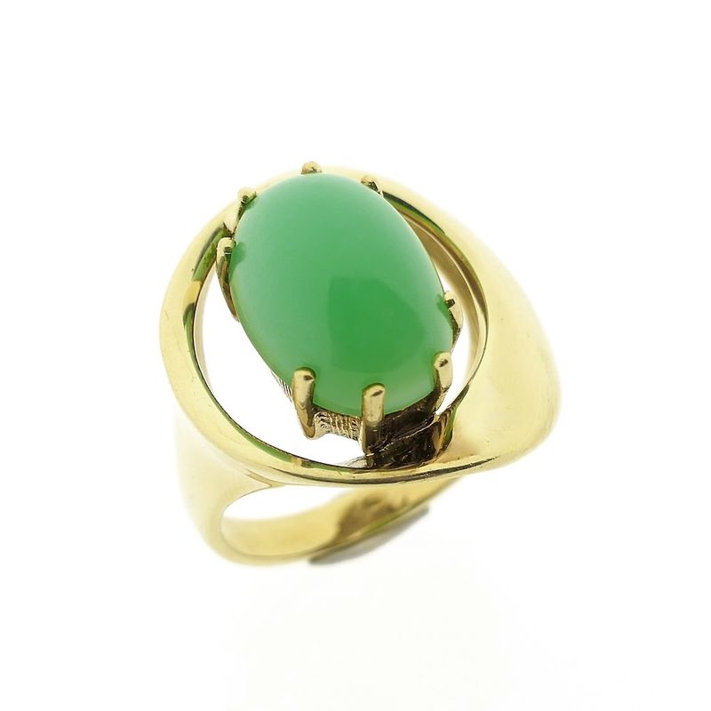 Image 1 of Gold ring with chrysoprase.