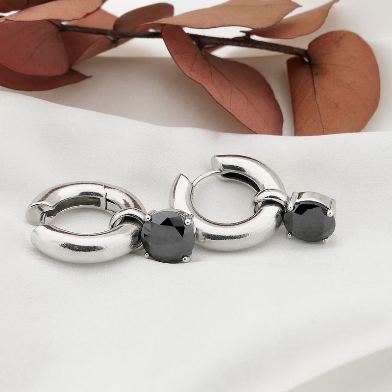 Image 2 of Silver earrings with onyx | TiSento