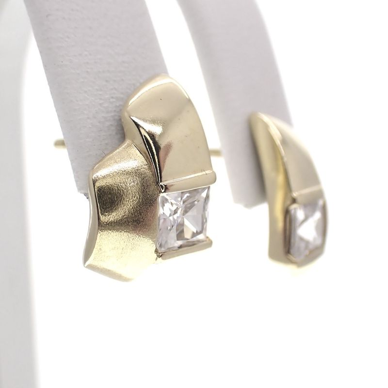 Image 5 of Gold stud earrings with zirconia