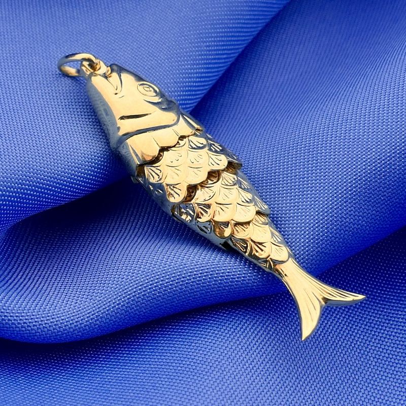 Image 9 of Gold pendant of a fish
