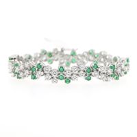 Exclusive white gold bracelet with emerald and diamond; 7.40 ct. + IGI Certificate