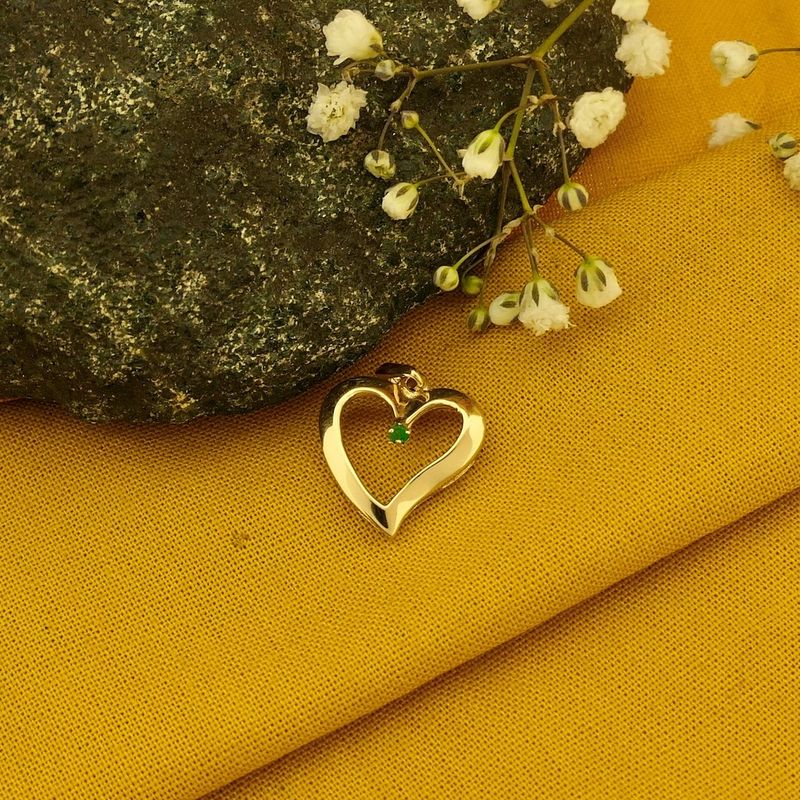 Image 2 of Gold heart pendant with emerald