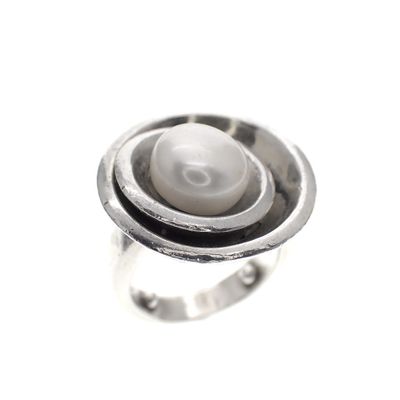 Image 1 of Silver ring with freshwater pearl