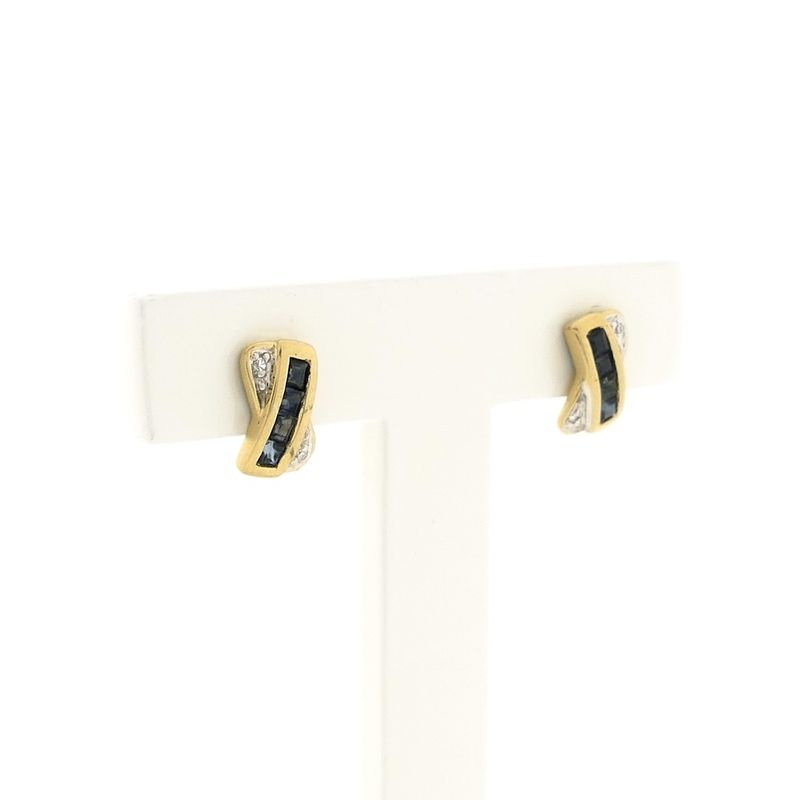 Image 3 of Gold stud earrings with sapphire and diamond | 0.02 ct.