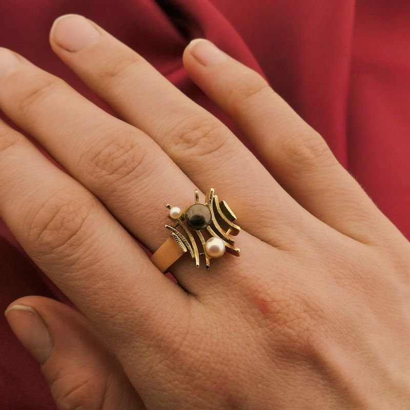 Image 4 of Gold ring with pearls