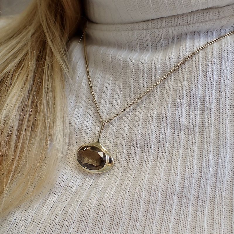 Image 9 of Gold design pendant with smoky quartz