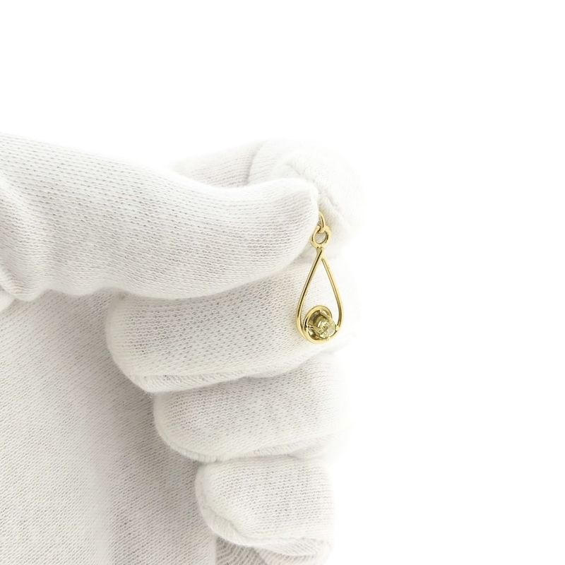 Image 13 of Gold subtle pendant with Fancy Yellow diamond | 0.15 ct.