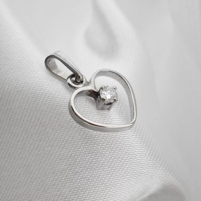 Image 2 of White gold heart pendant with diamond | 0.07 ct.