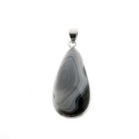 Silver pendant with agate