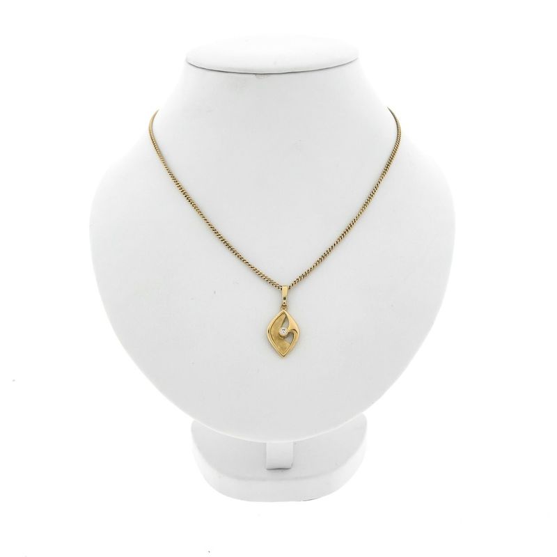 Image 7 of Gold pendant with zirconia.