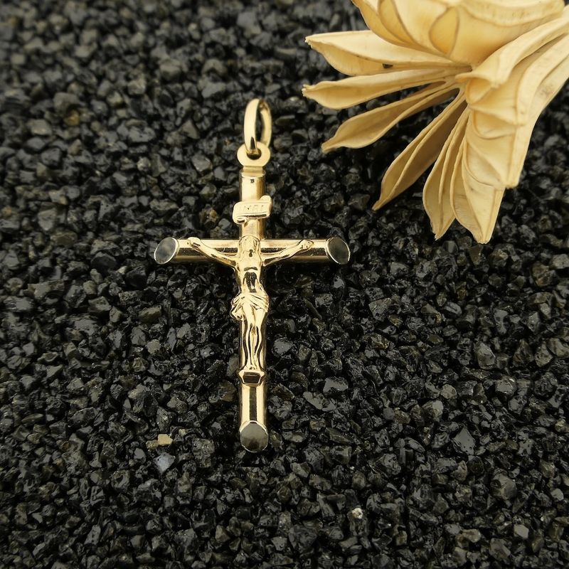 Image 2 of 18-karat gold pendant of a cross with corpus | INRI