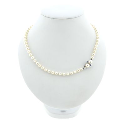 Image 1 of Pearl necklace with white gold clasp and sapphire | 49 cm