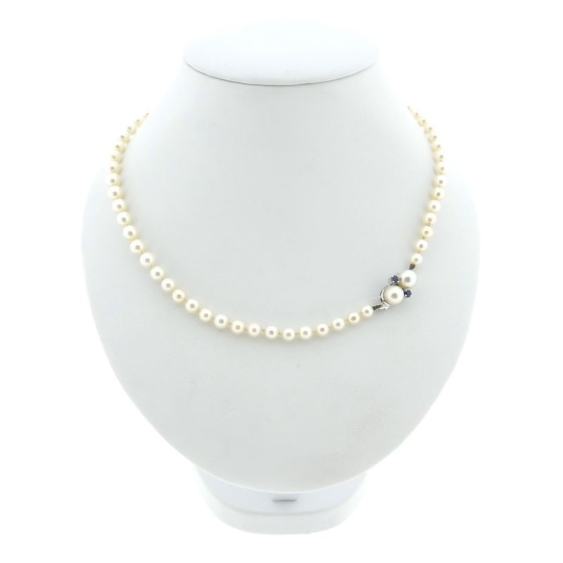Image 1 of Pearl necklace with white gold clasp and sapphire | 49 cm