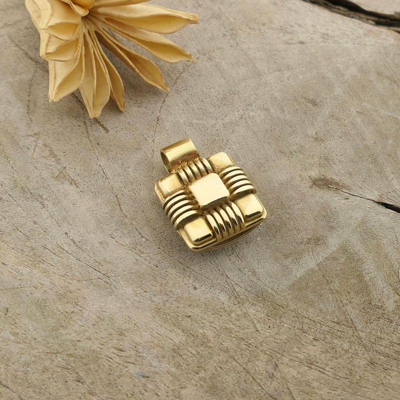 Image 2 of Vintage gold square pendant with pattern