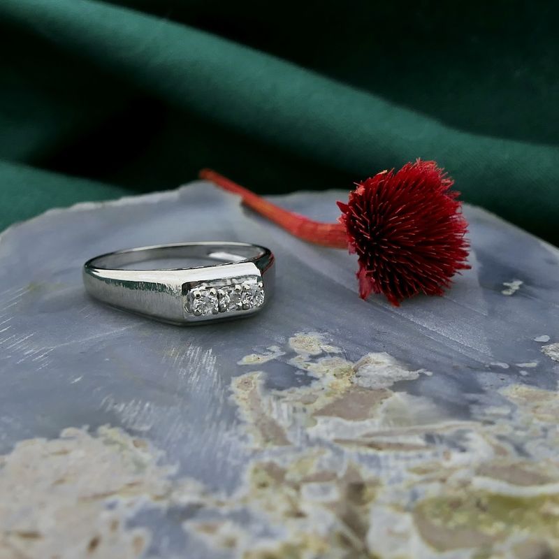 Image 2 of White gold ring with diamond | 0.15 ct.