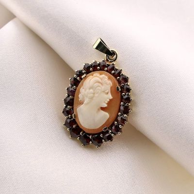 8K Pendant with cameo and garnet | Antique Image 2 of 8K Pendant with cameo and garnet | Antique