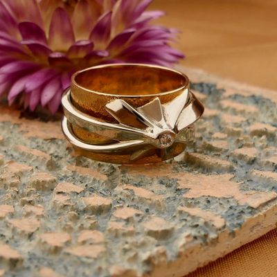 Afbeelding 2 van Vintage bicolor gouden ring met diamant; 0,05 ct.