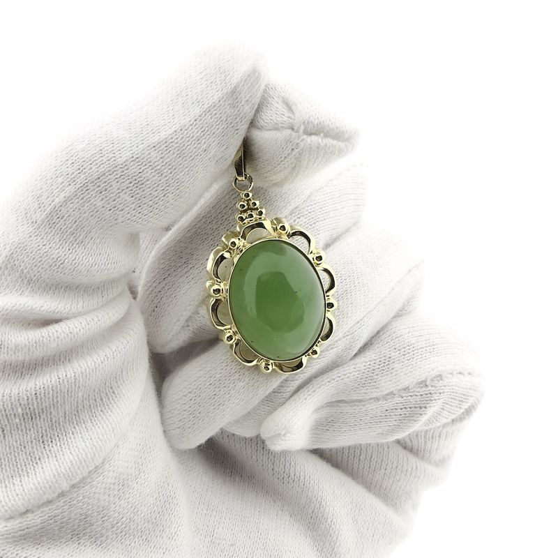 Image 7 of Gold pendant with Jade