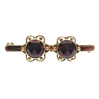 Image 1 of Vintage gold brooch with garnet