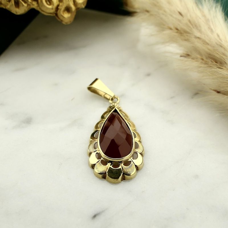 Image 2 of Vintage gold pendant with carnelian
