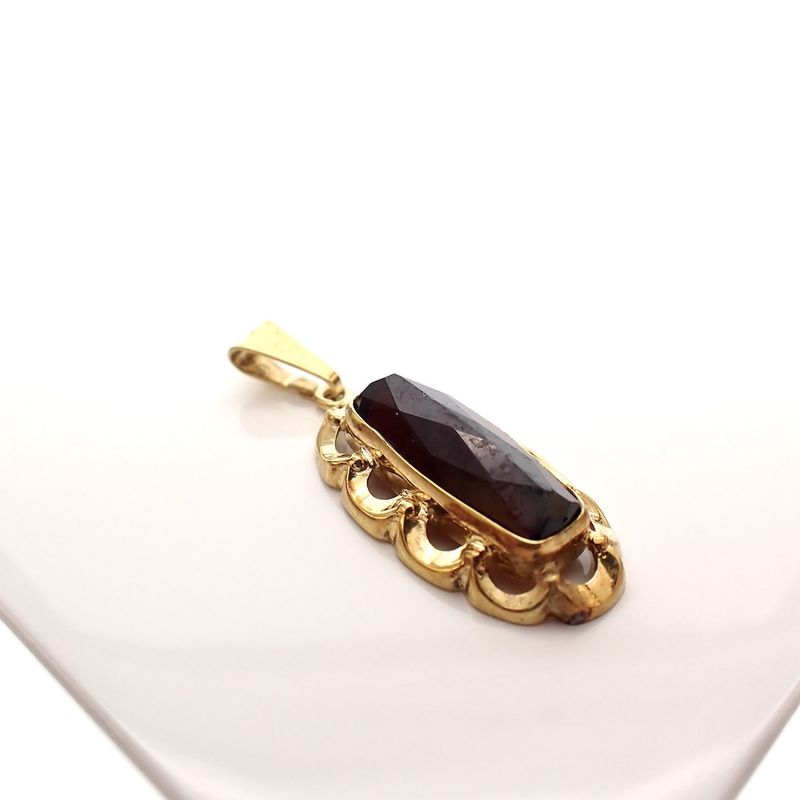 Image 3 of Vintage gold pendant with garnet stone