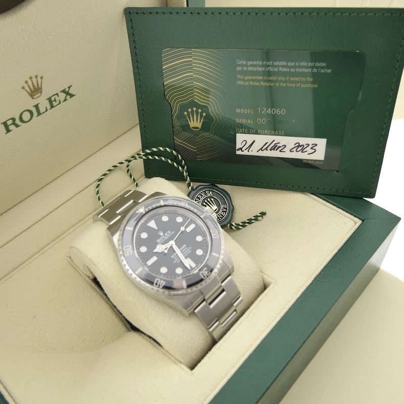 Image 19 of Rolex Submariner 'No-Date' 124060; Automatic men's diving watch