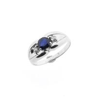 White gold ring with sapphire and diamond; 0.05 ct.