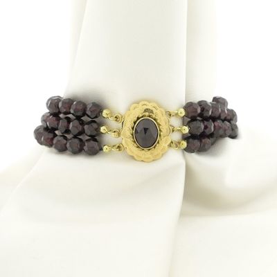Image 1 of Garnet bracelet with gold clasp; Antique/vintage | 20 cm