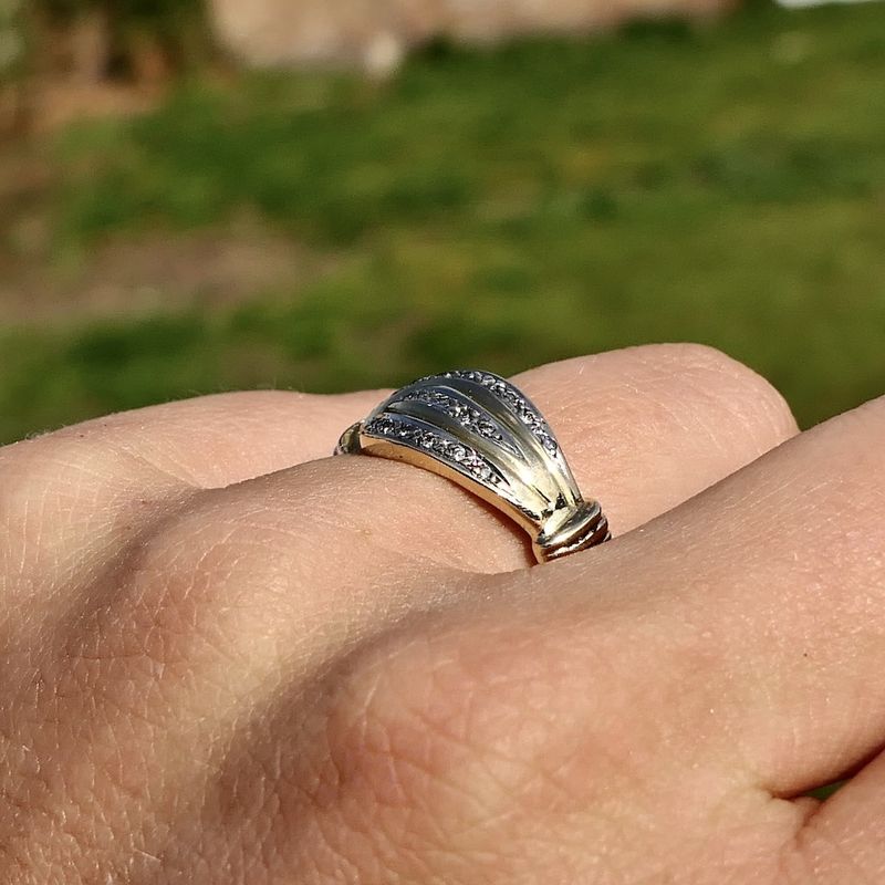 Image 7 of Gold ring with diamonds; 0.105 ct.