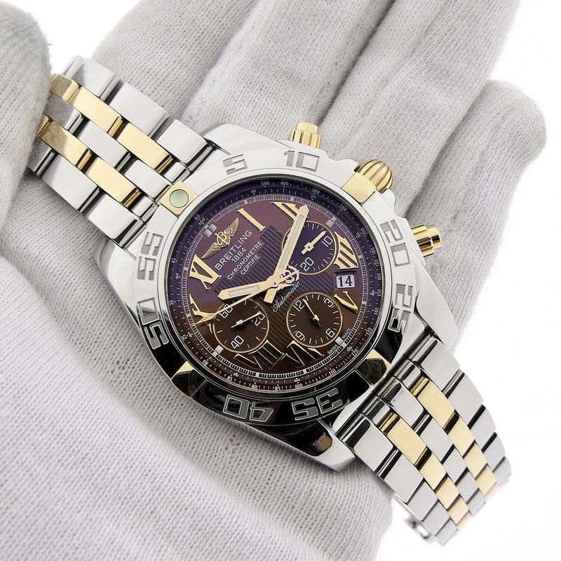 Image 21 of Breitling Chronomat 44 IB0110; Automatic gold/steel men's watch