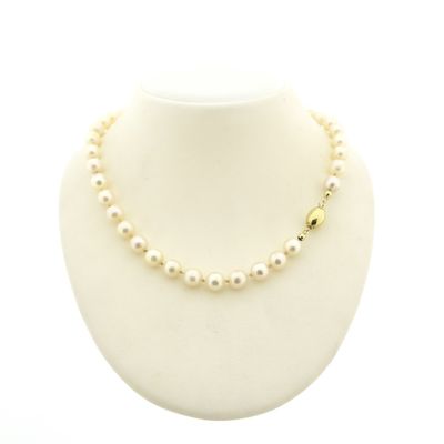 Pearl necklace with gold clasp | 41 cm Image 1 of Pearl necklace with gold clasp | 41 cm