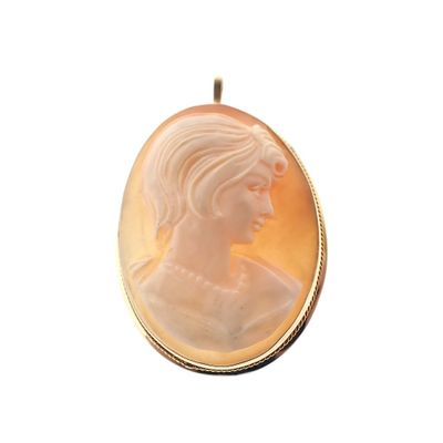 Image 1 of Antique gold brooch/pendant with cameo