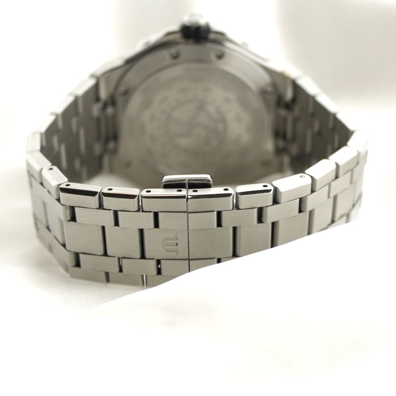 Image 13 of Maurice Lacroix AIKON Venturer GMT; Automatic men's watch