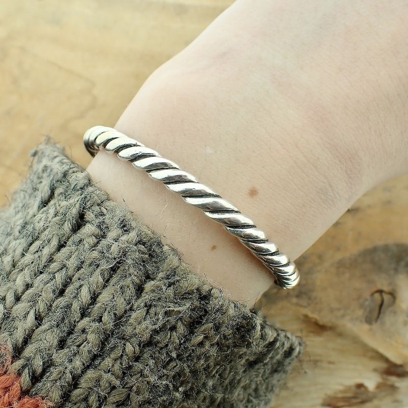 Image 4 of Silver solid twisted clamp bracelet | Ø 55 mm