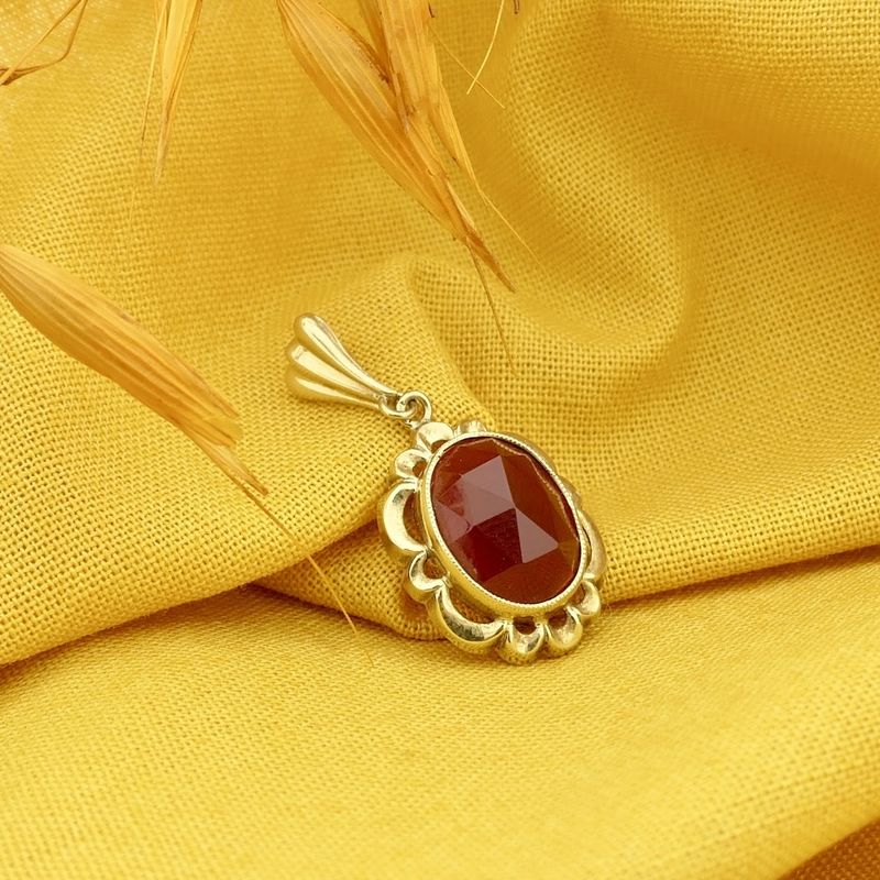 Image 2 of Gold pendant with carnelian | Vintage