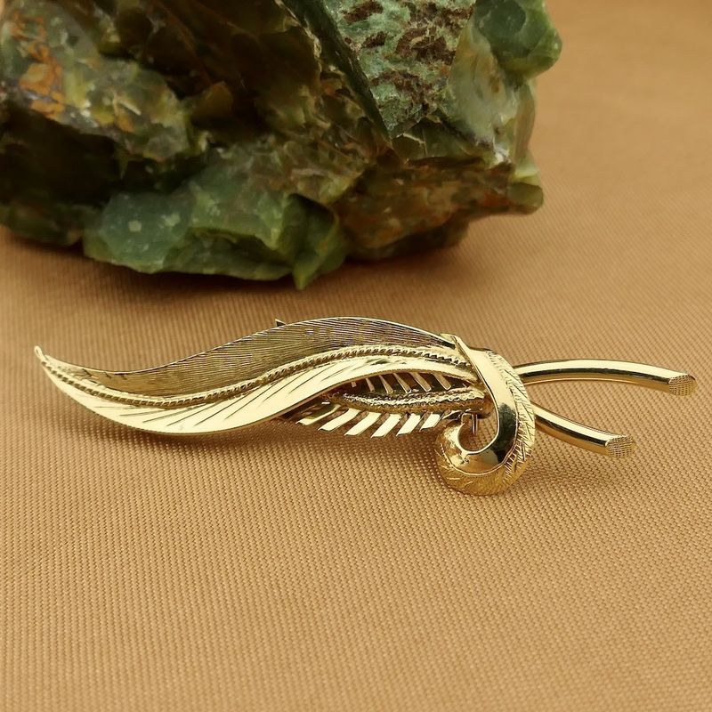 Image 11 of Vintage gold brooch of a feather