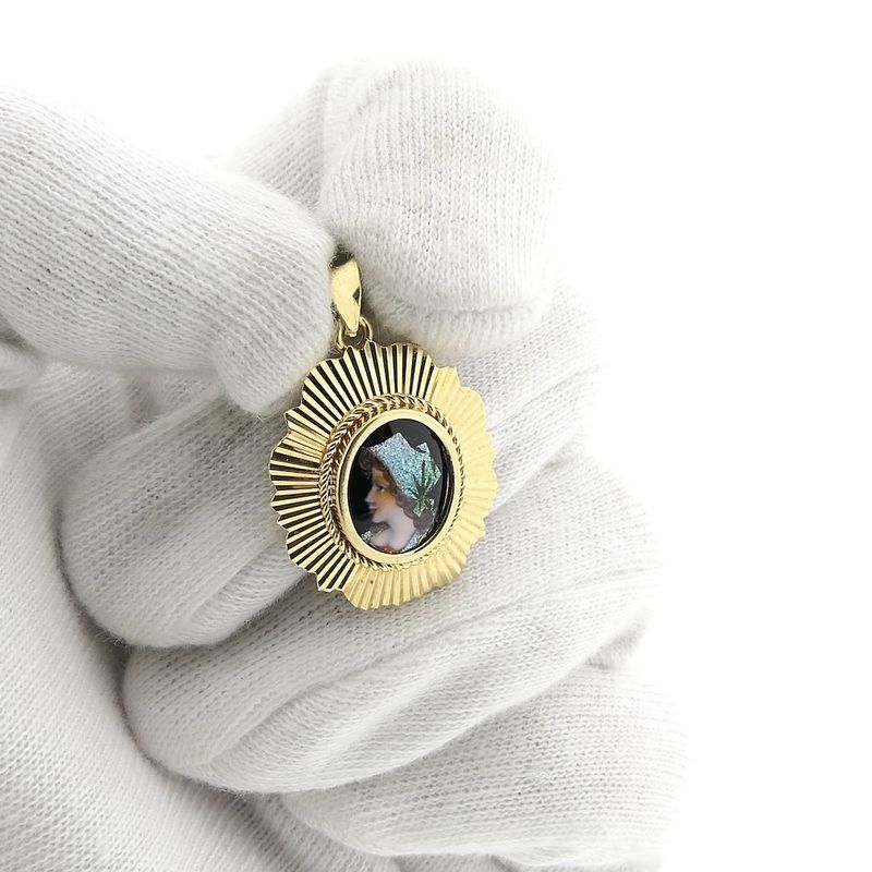 Image 7 of Gold pendant with enamel portrait | Vintage/antique