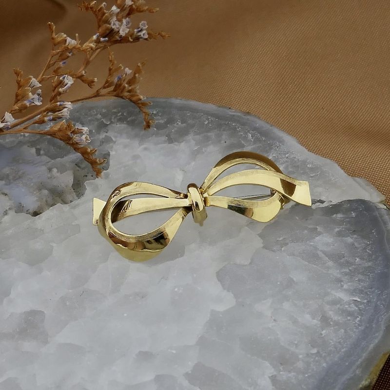 Image 2 of Vintage gold brooch | Bow