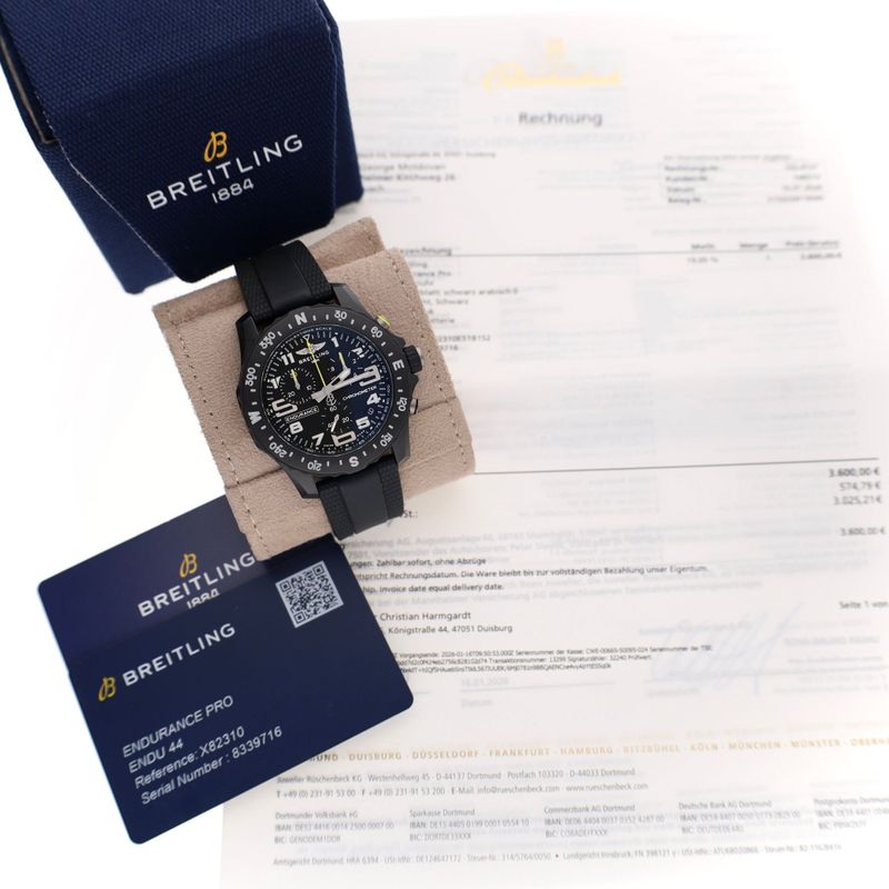 Afbeelding 2 van Breitling Endurance 'Black' X82310; Chronograaf Heren Horloge
